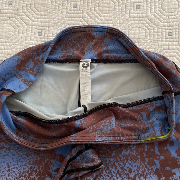 Bundle-VM/MV leggings & bra. Leggings size L, No tag, top size medium. Like new - Picture 6 of 10